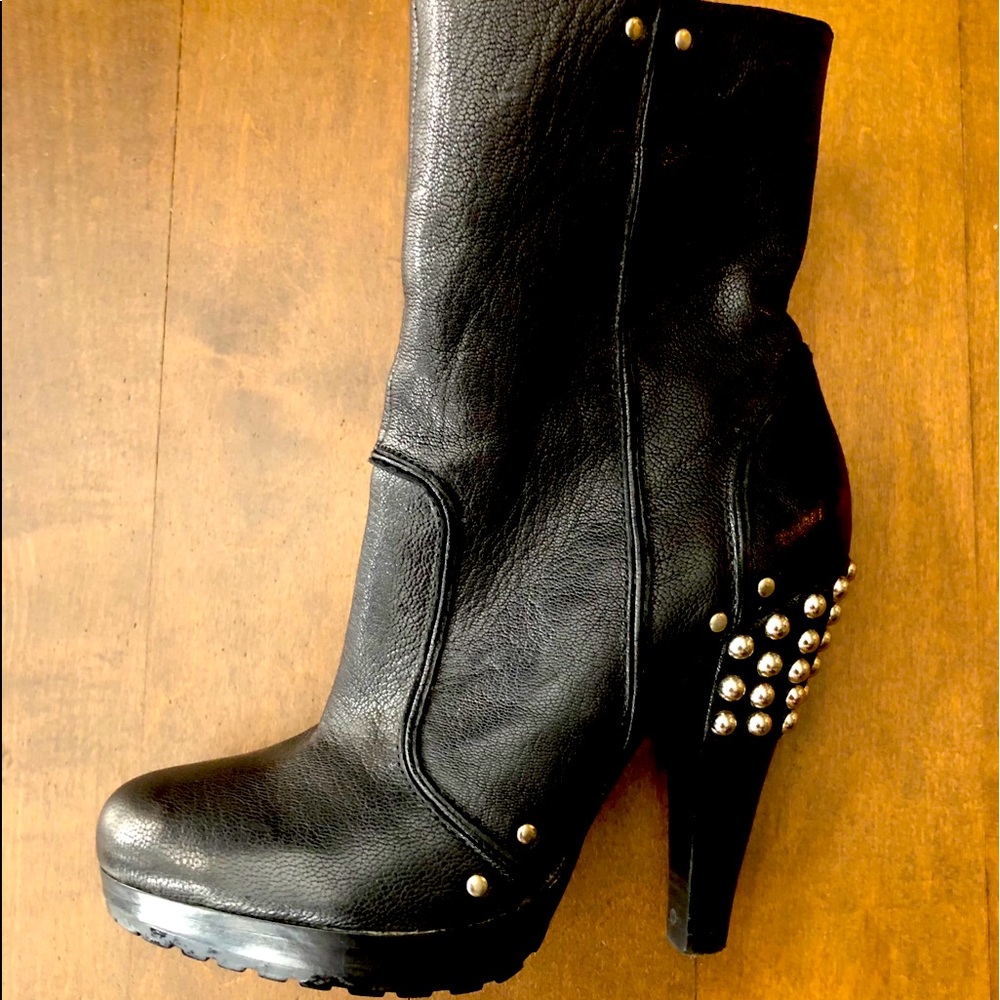 Fifi and Elvis bootie
